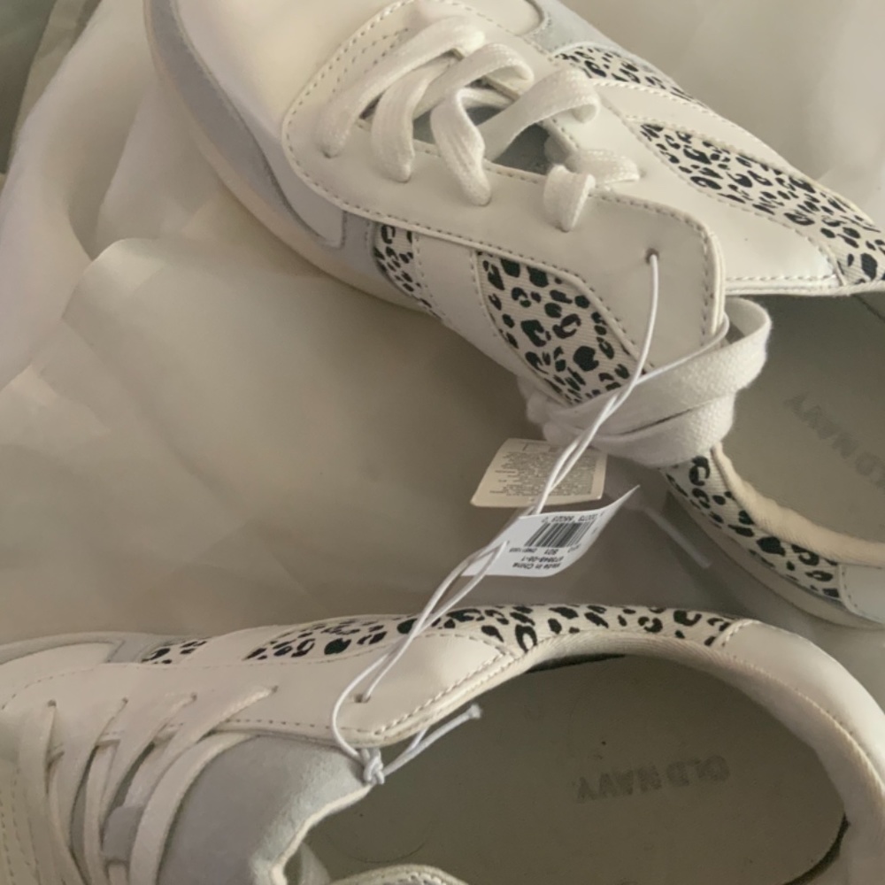 Old Navy size 10 tennis shoes - Picture 3 of 4